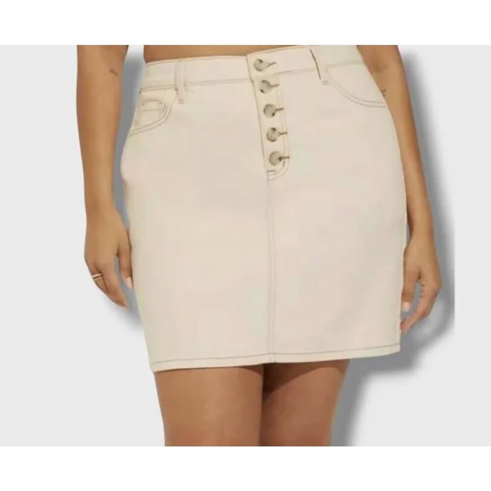 Torrid cream button front fly pencil size 26 natural skirt